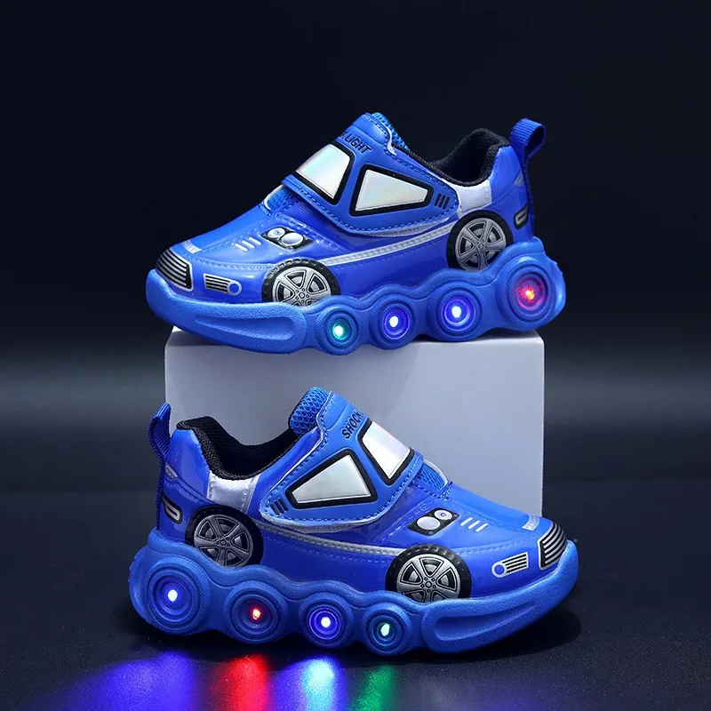Baskets au design sportif vues de trois quarts